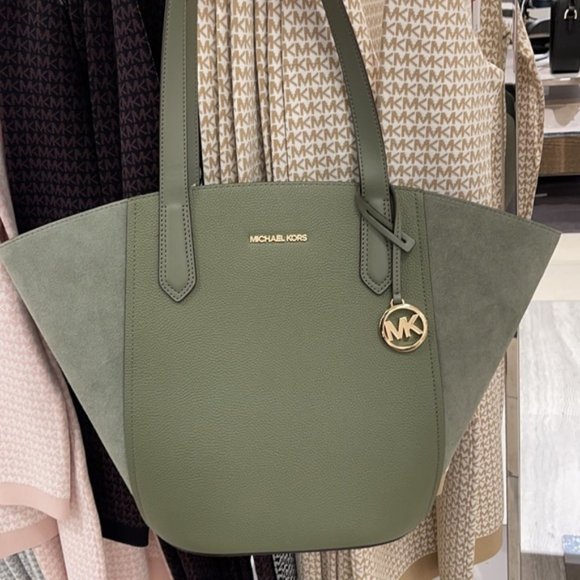 Michael Kors Handbags - Michael Kors Portia Large Tote Leather